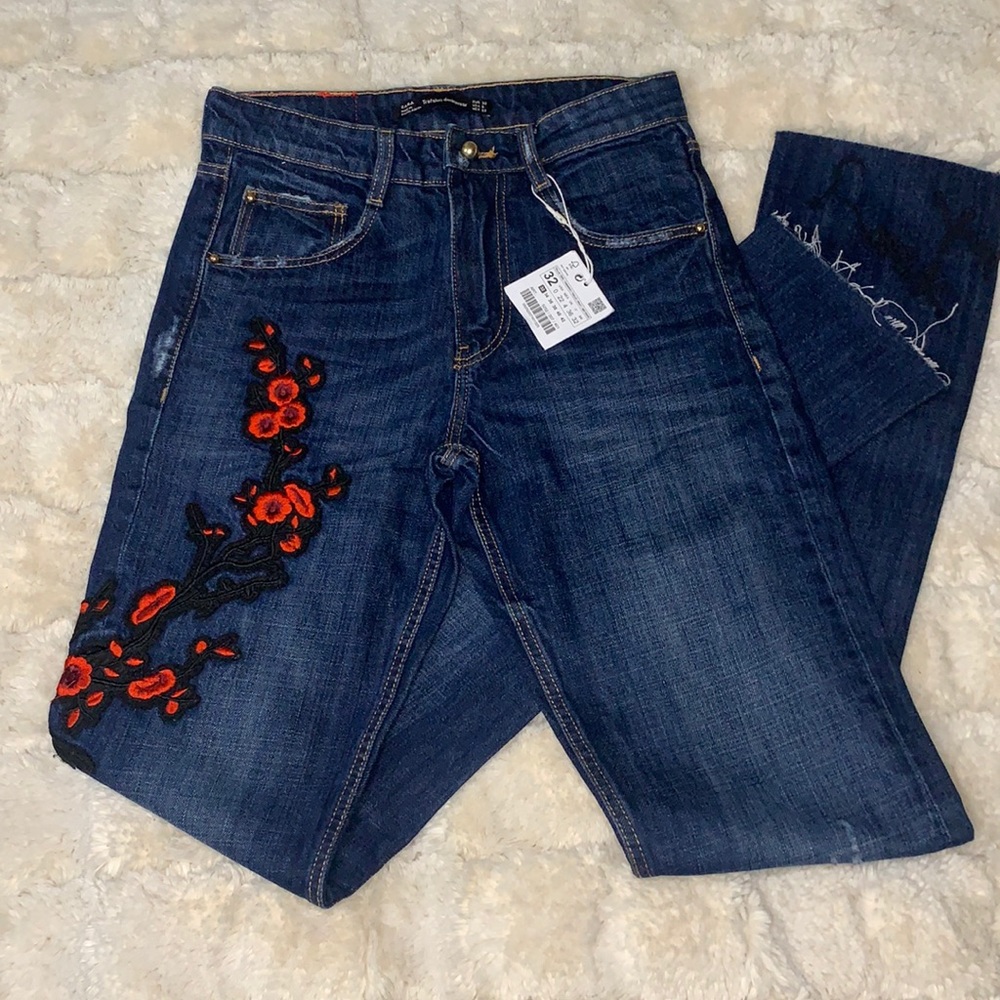 ZARA NWT embroidered jeans raw hem size 0